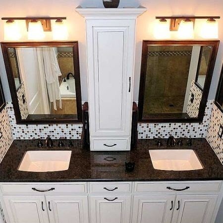 Bathroom tower cabinets