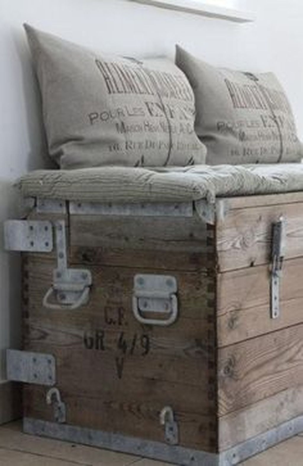 Modern storage trunk 1