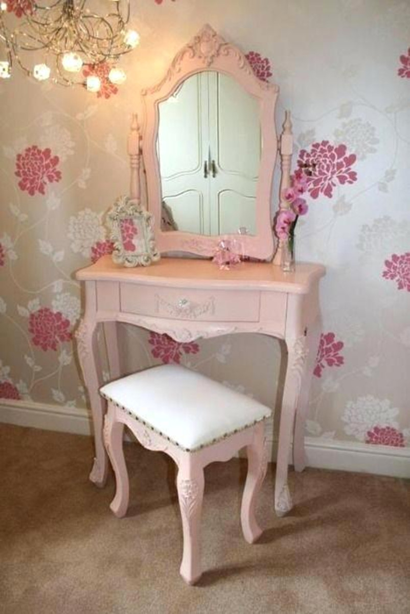 Vanity table girls