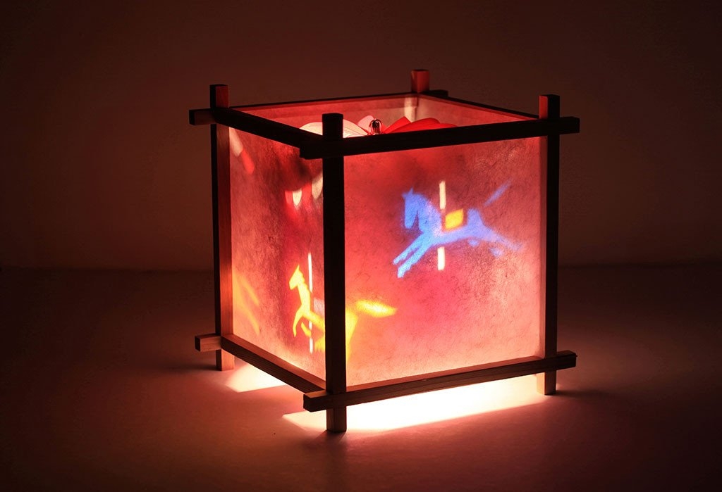 Carousel rotating lamp