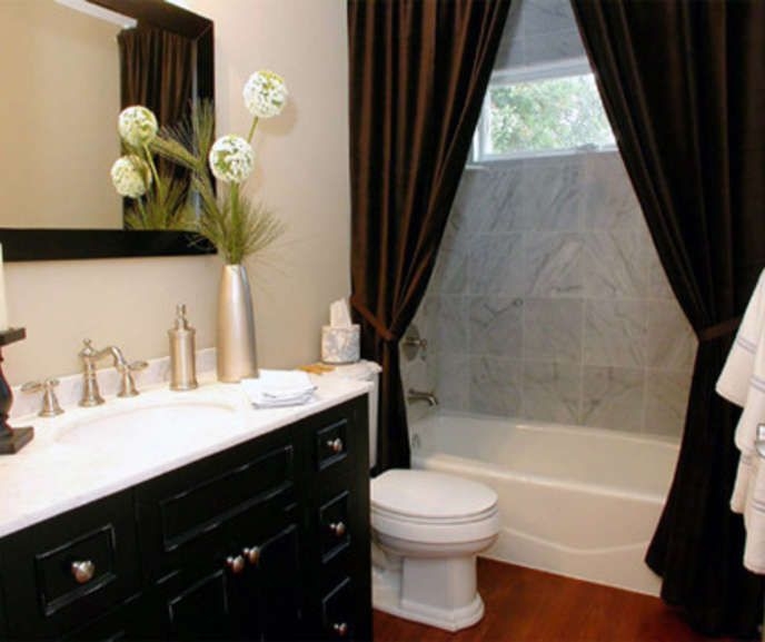 Shower curtains with valance