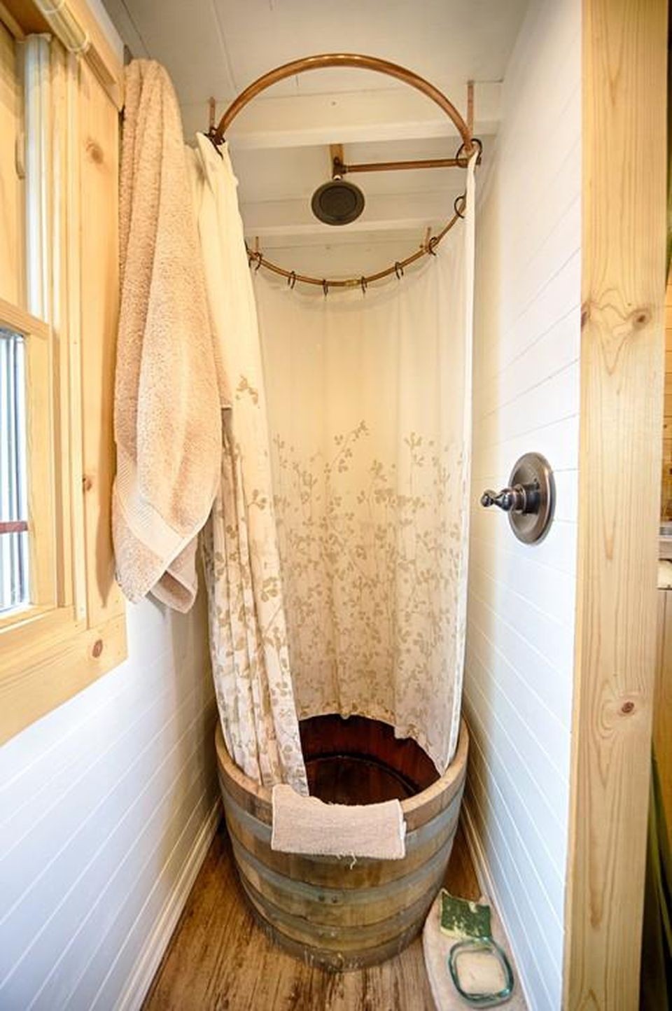 Circle shower rod