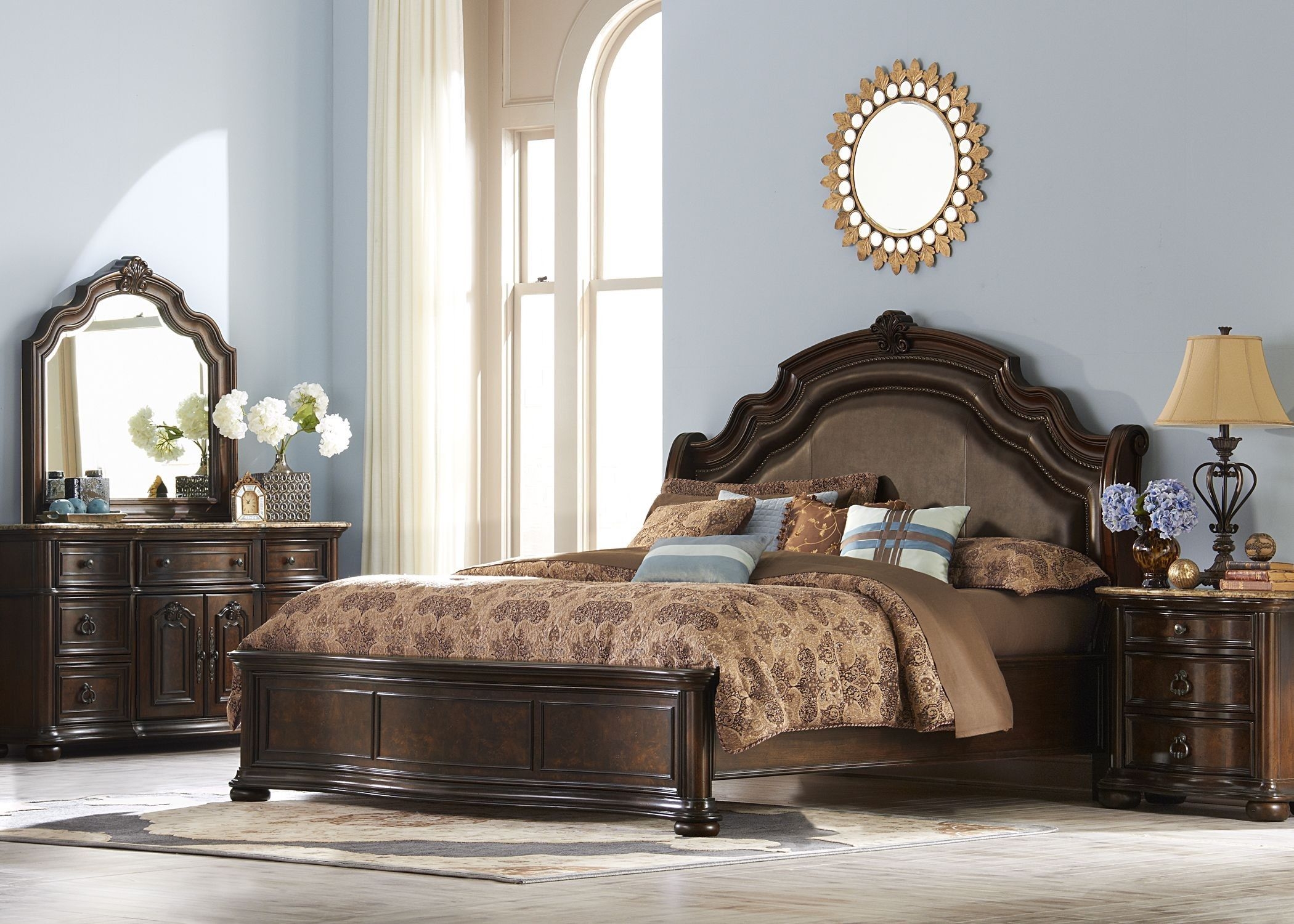 Le Grande Old World Platform Customizable Bedroom Set