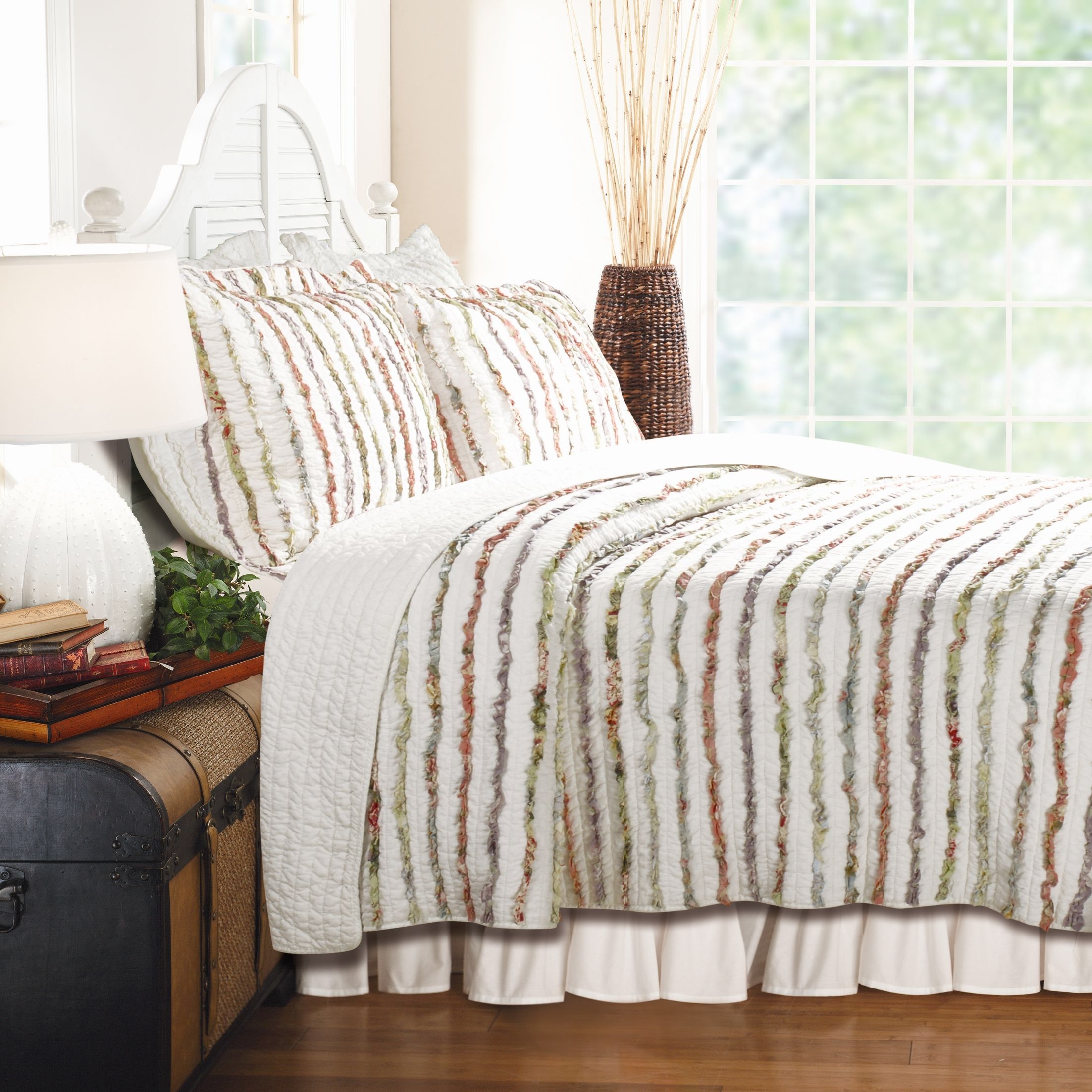 Bella Ruffle Quilt Set