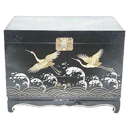 Asian Cranes Flight Trunk