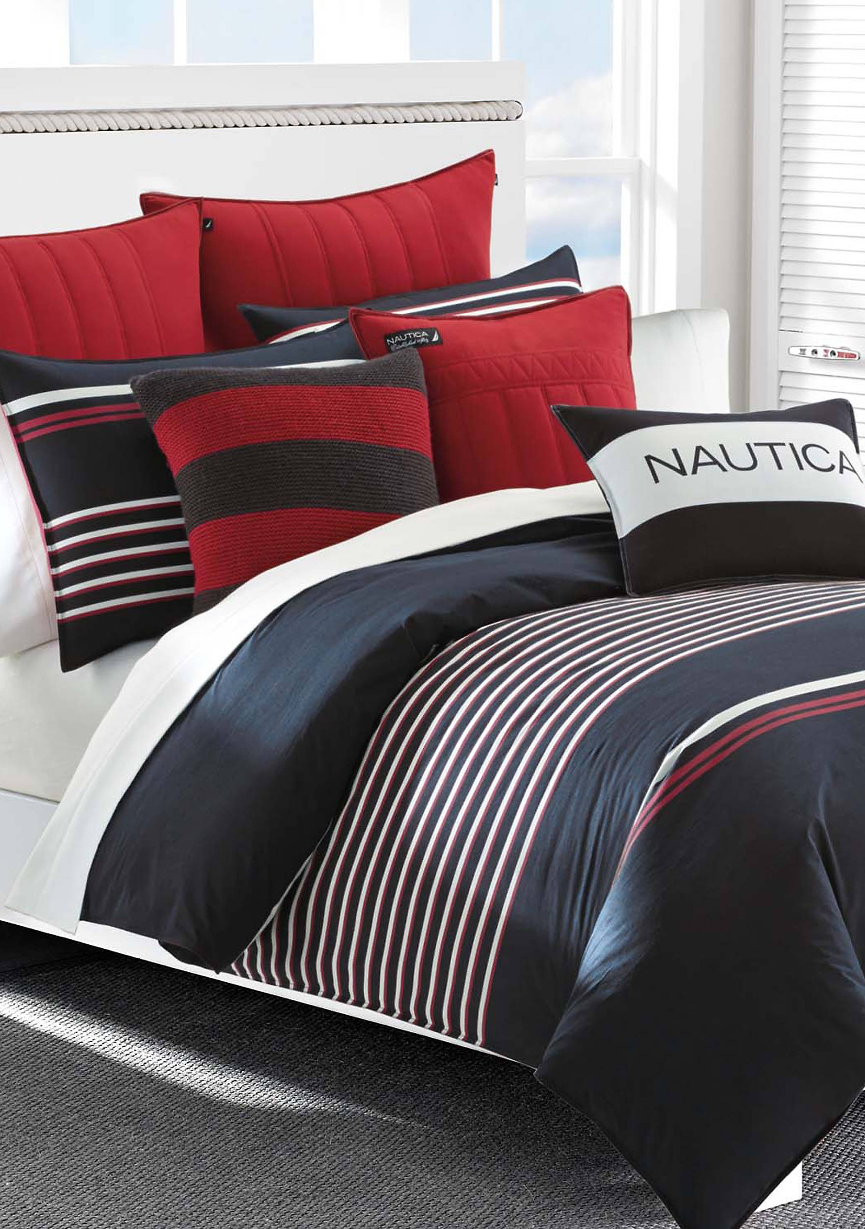 Mineola Comforter Set