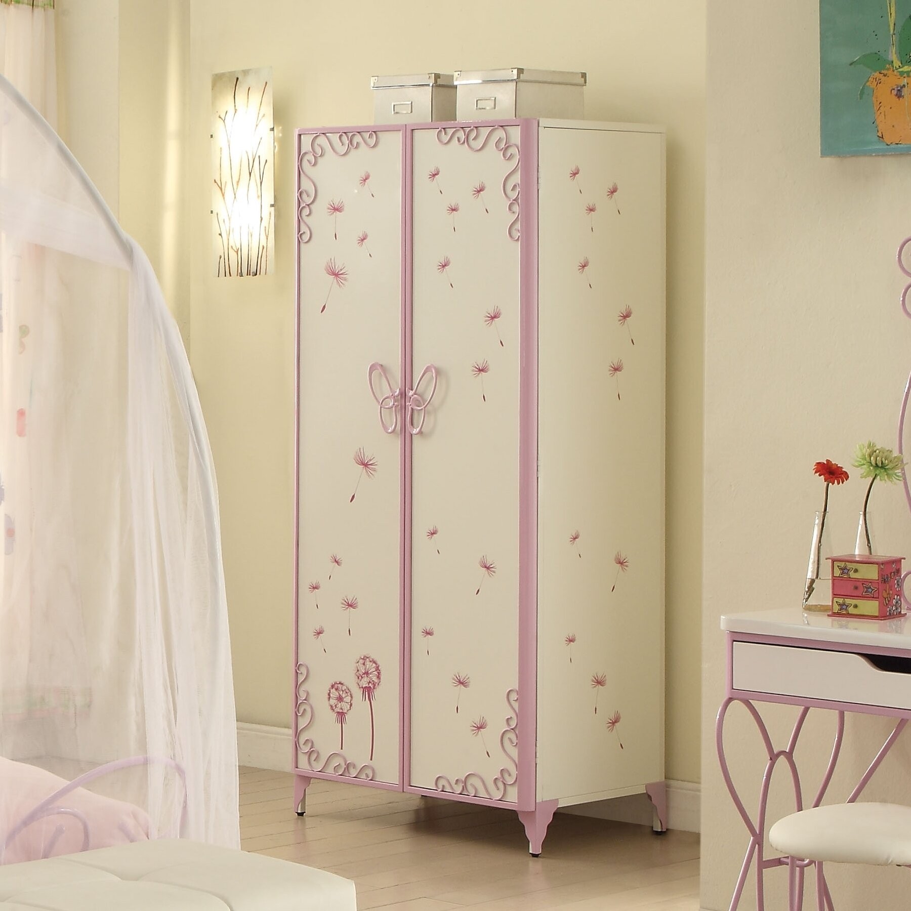 Saundra Armoire