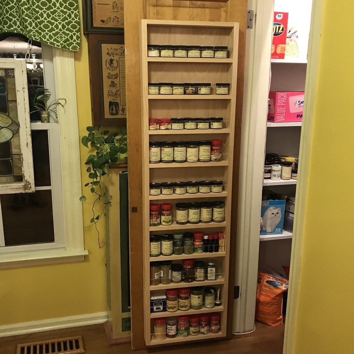 How to Choose Spice Jars & Spice Racks
