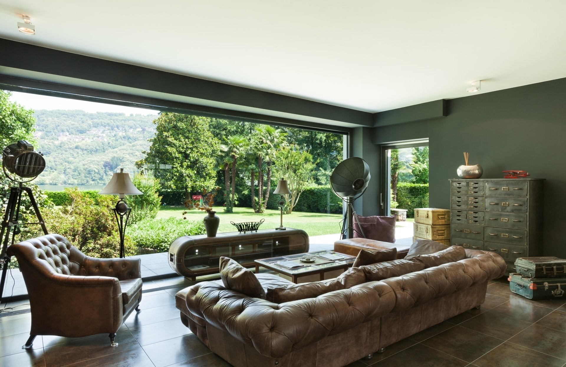 Pros And Cons of Leather Furniture