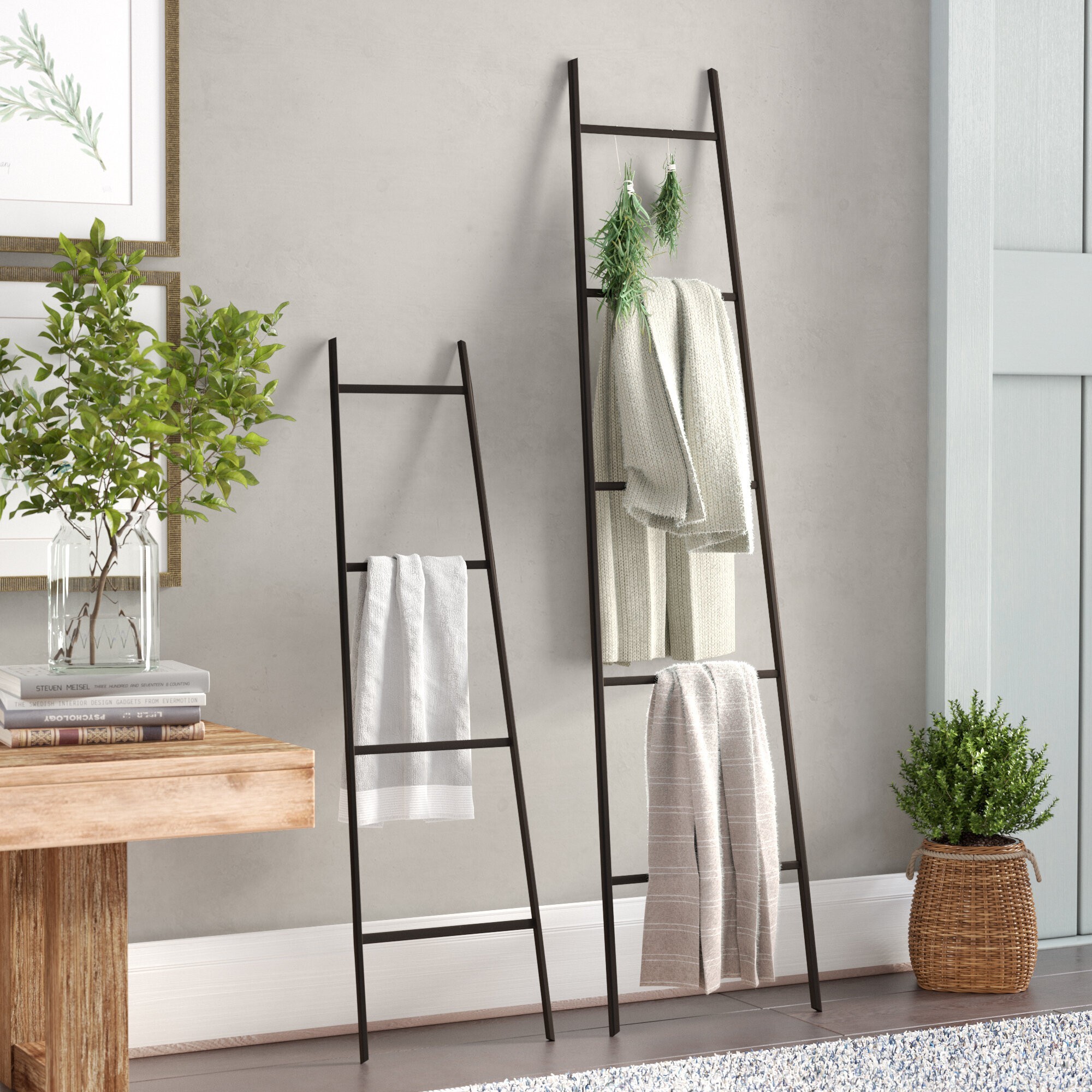 Black Simple Metal Towel Ladder