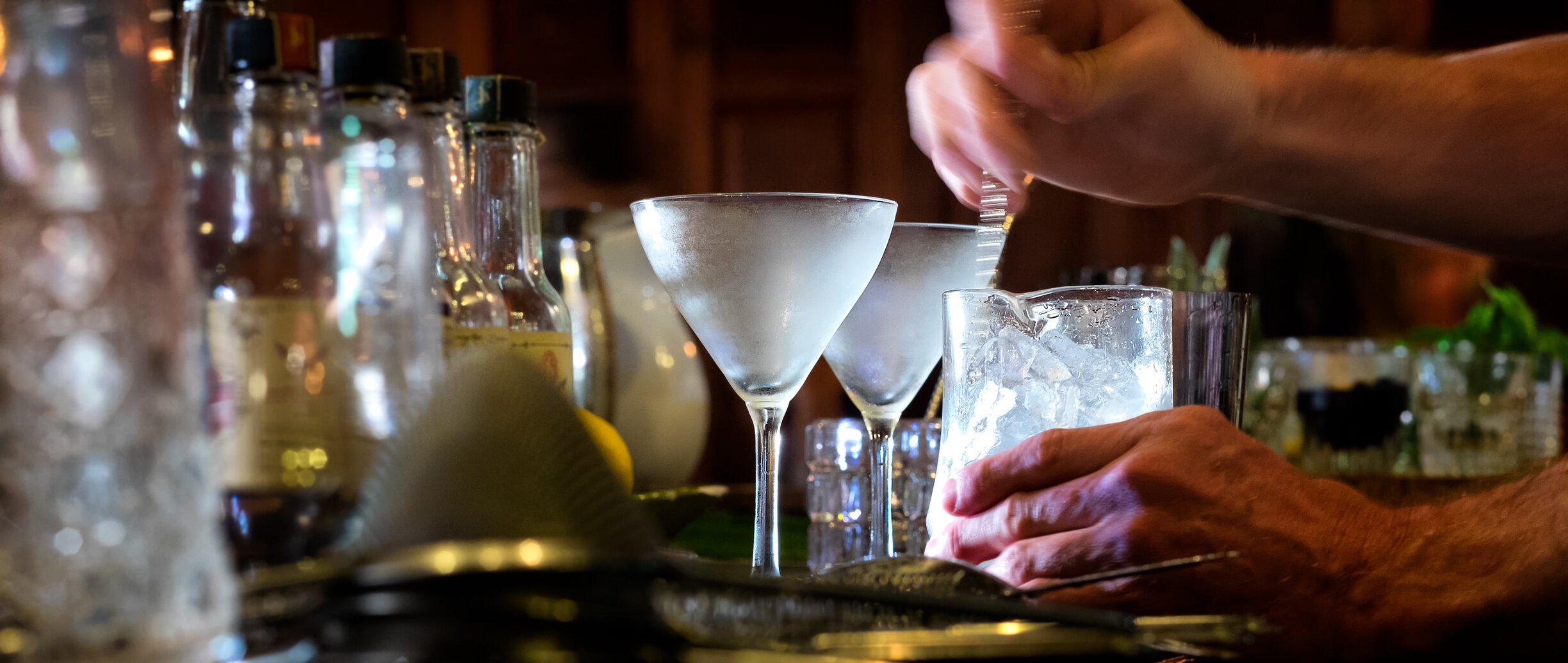 How to Choose the Perfect Bar For a Small Space