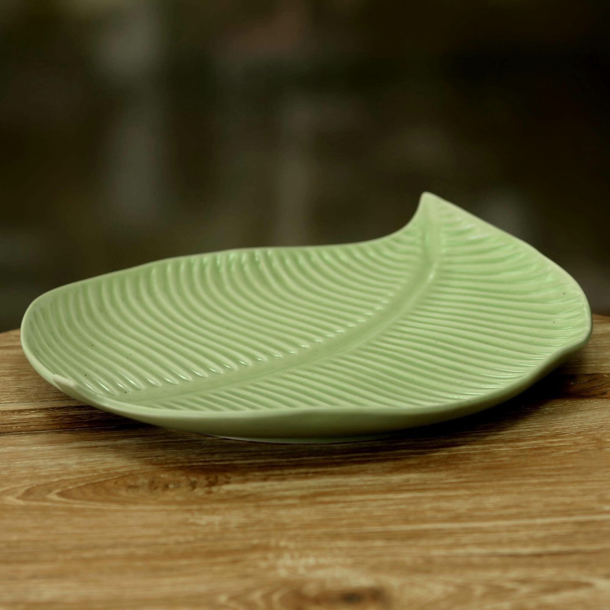 Green Leaf Triangular Dinner Plate
