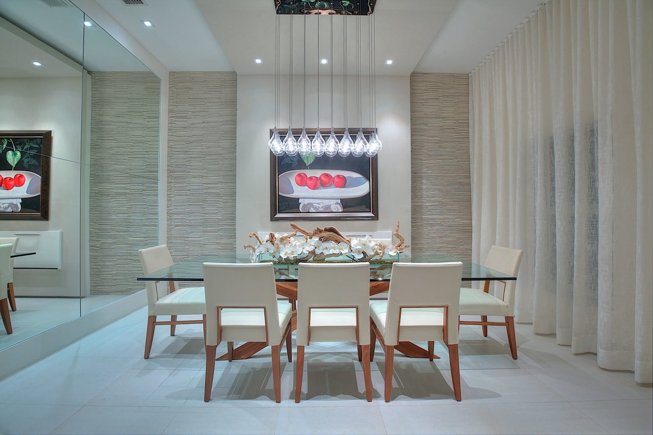 Pros And Cons of a Glass Dining Table