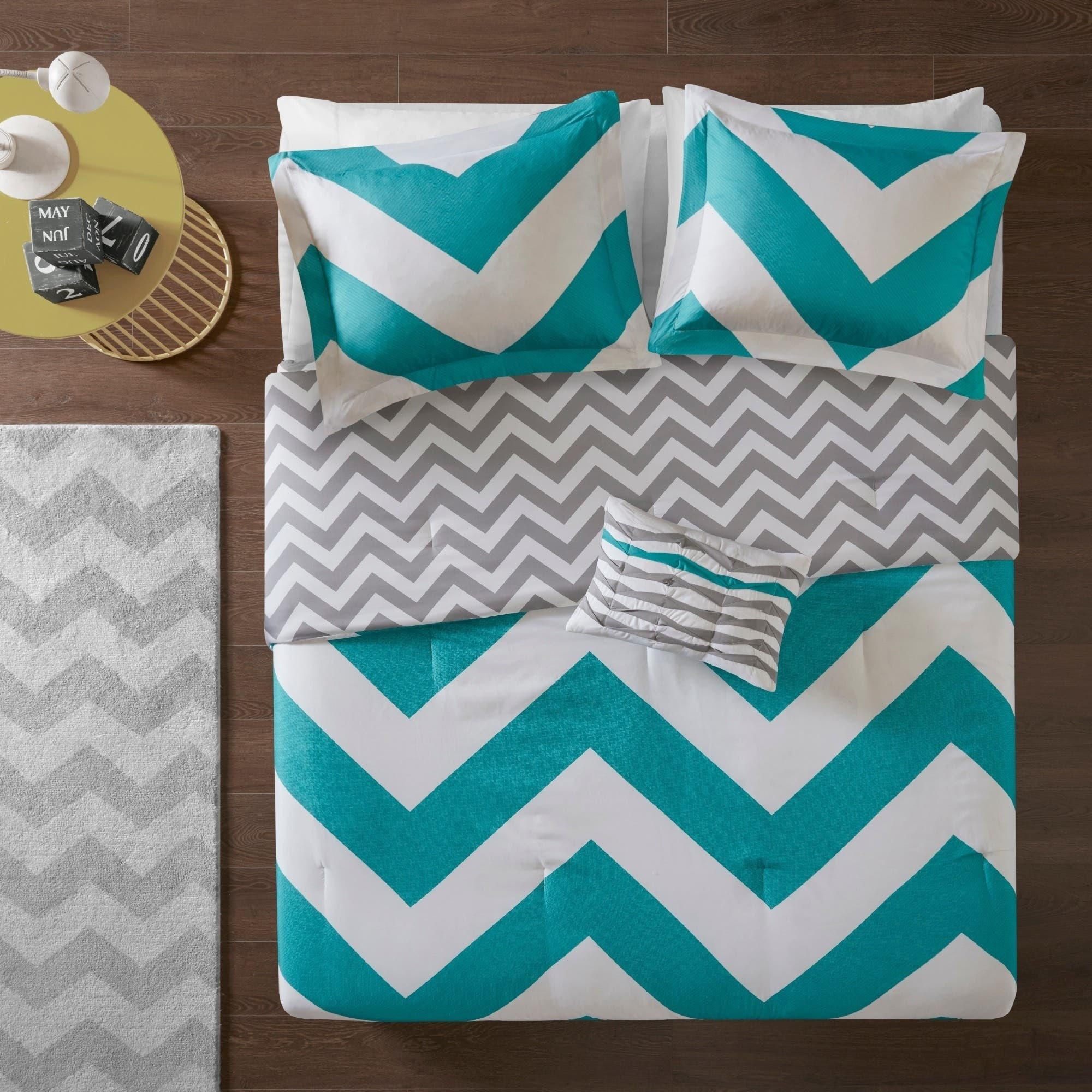 Reversible Comforter Set
