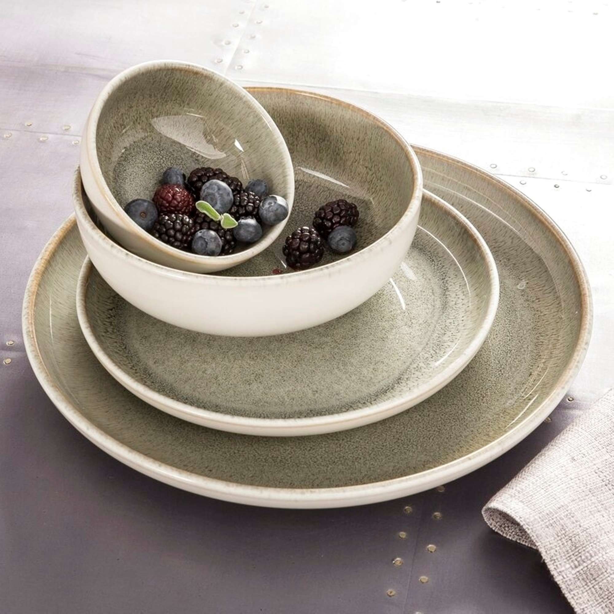 Round Stoneware Dinnerware Set