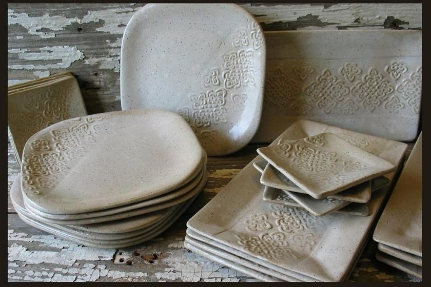 Simple Farmhouse Styled Dinnerware Set