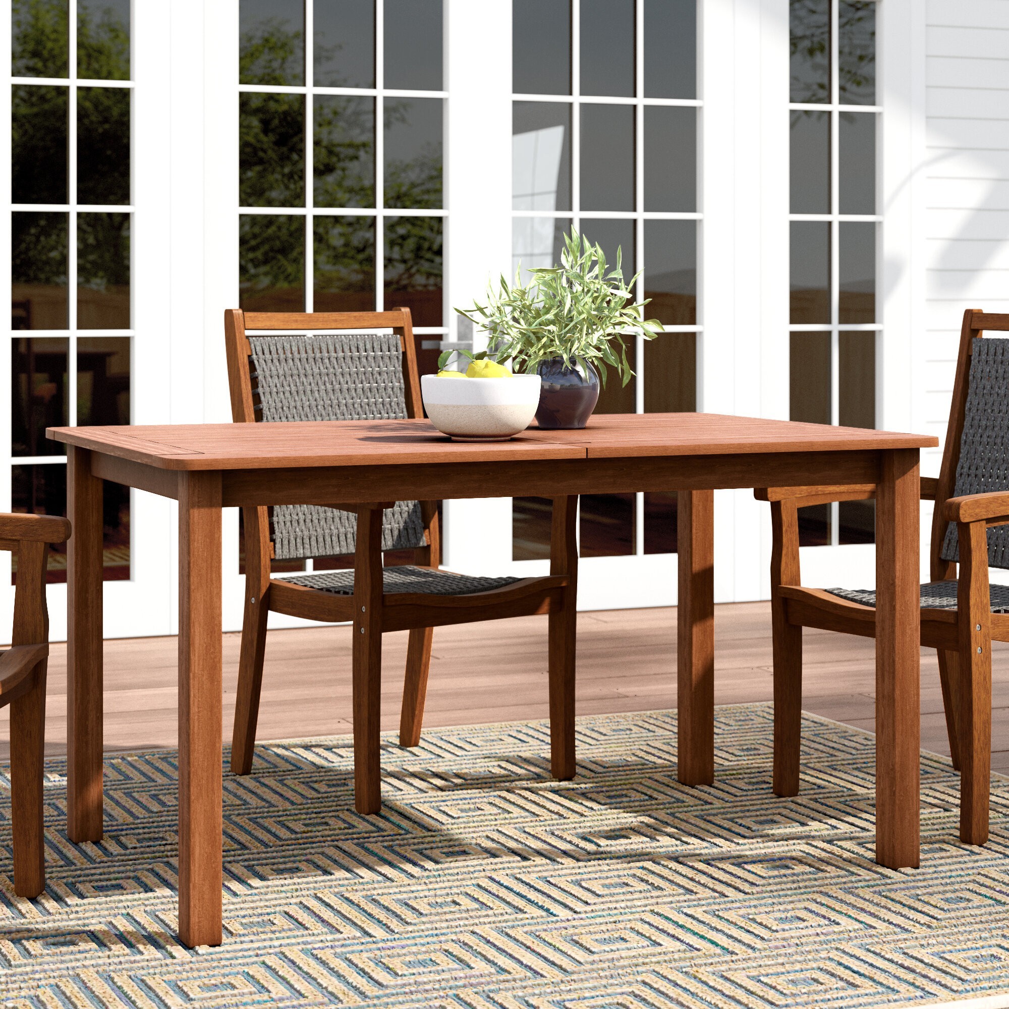 How to Choose a Patio Dining Table