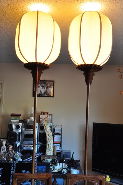 Traditional chinese wooden floor lamps with silk shades 1