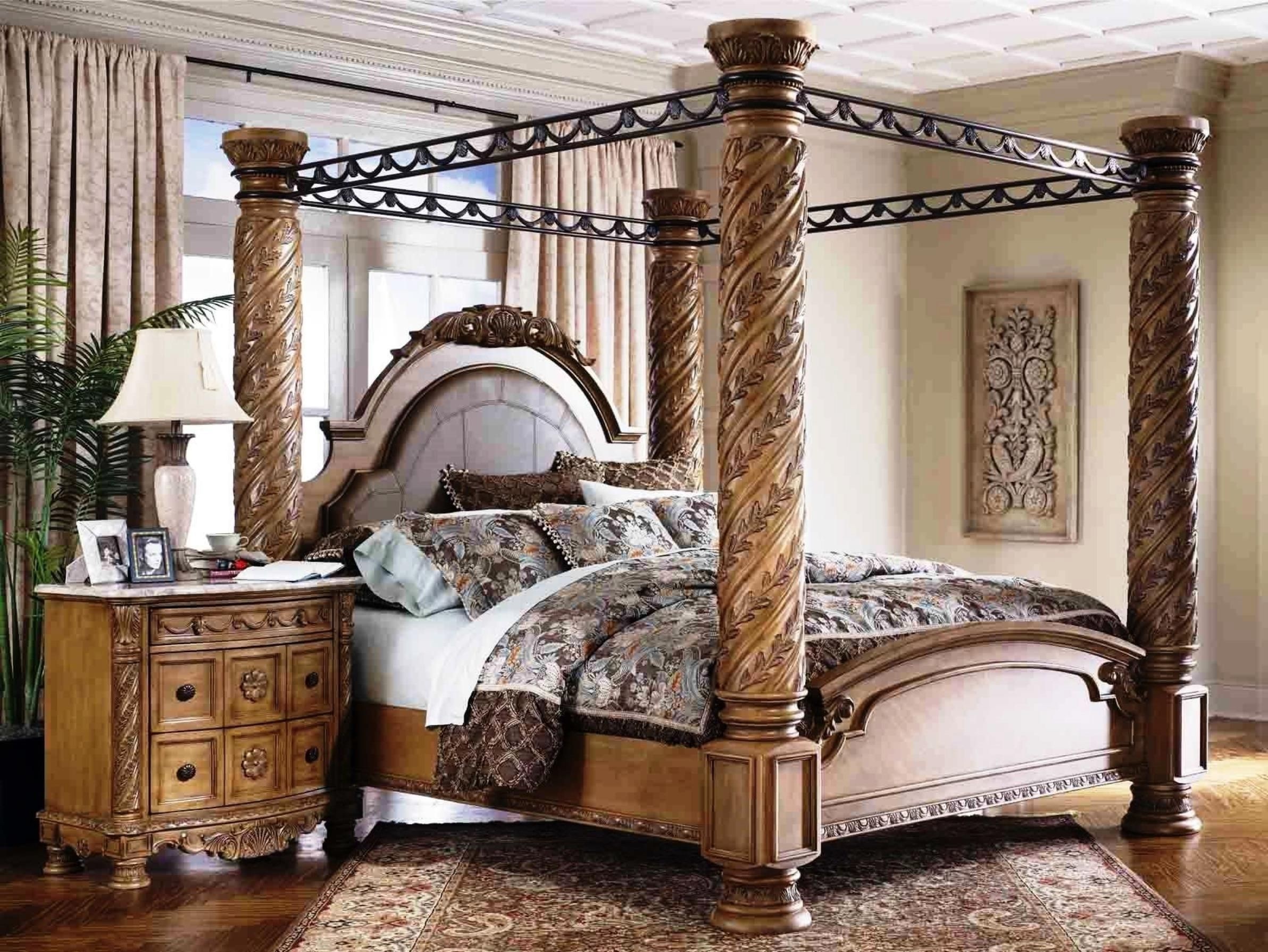 Classic carved four poster king size bed