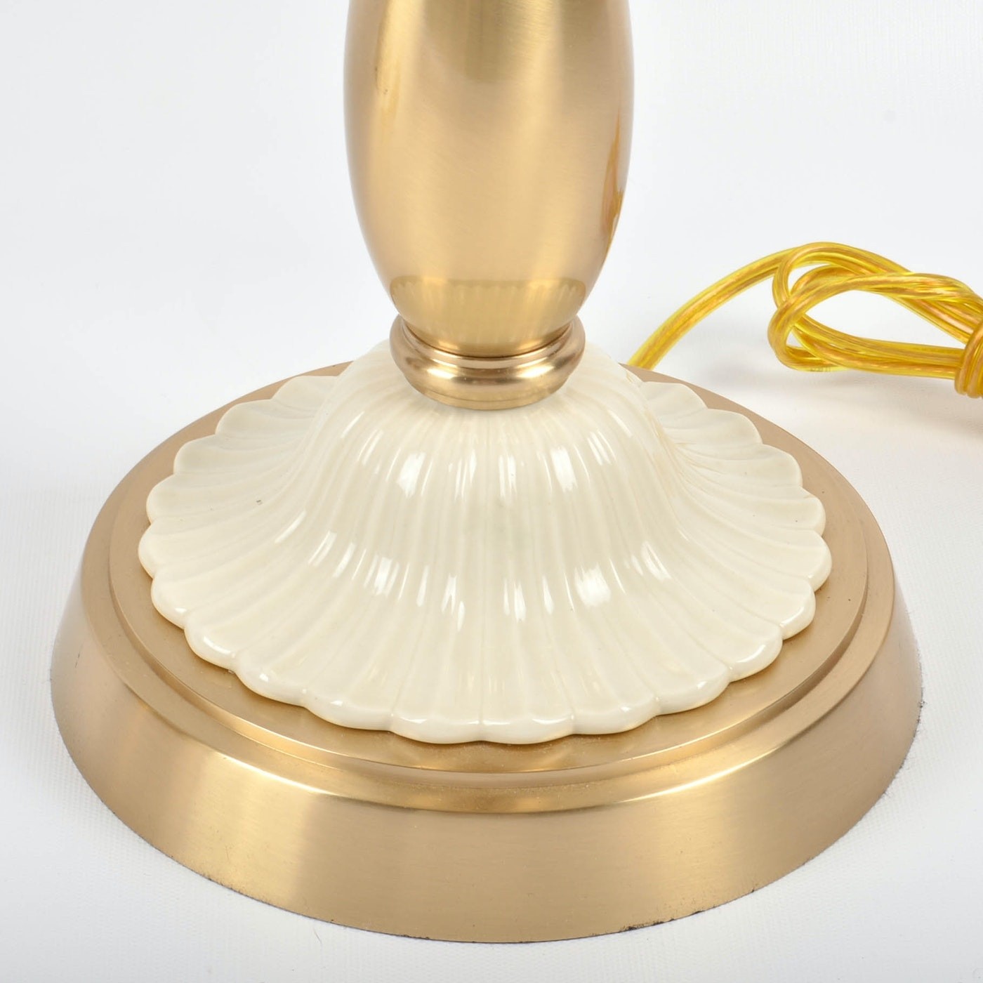 Two lenox quoizel table lamps ebth 11