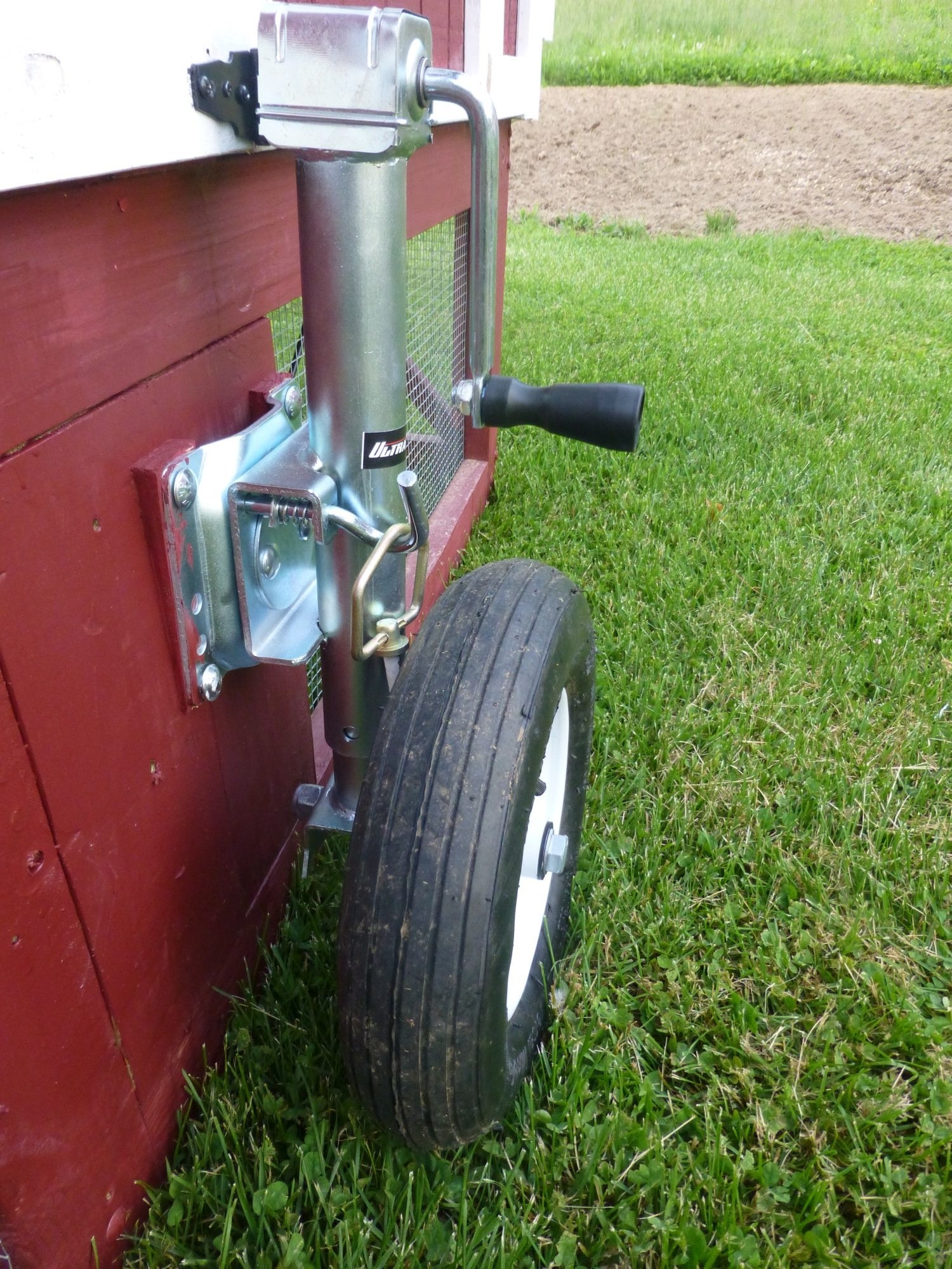 Wheel and run floor ideas for coop tractor