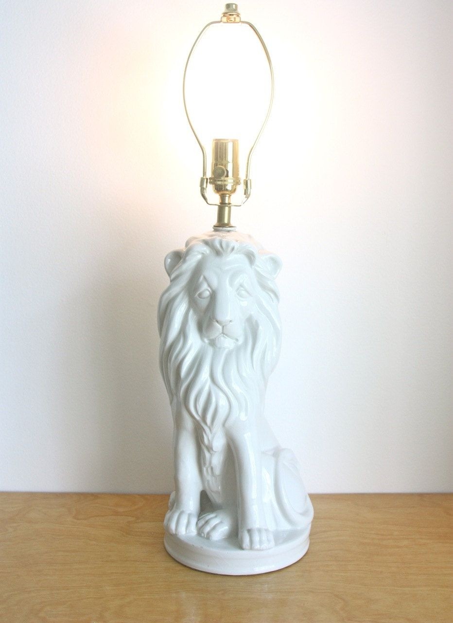 Obsessed with this vintage porcelain lion table lamp