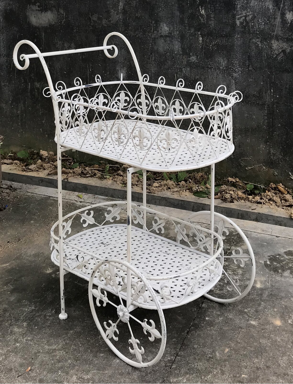 An outdoor decorative antique cart