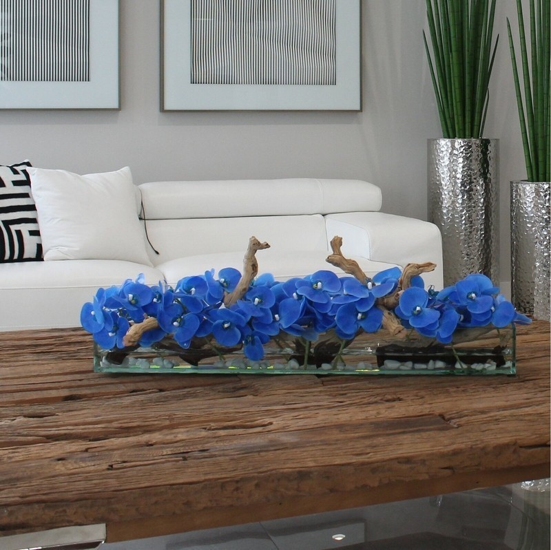 Artificial flowers for long dining tables