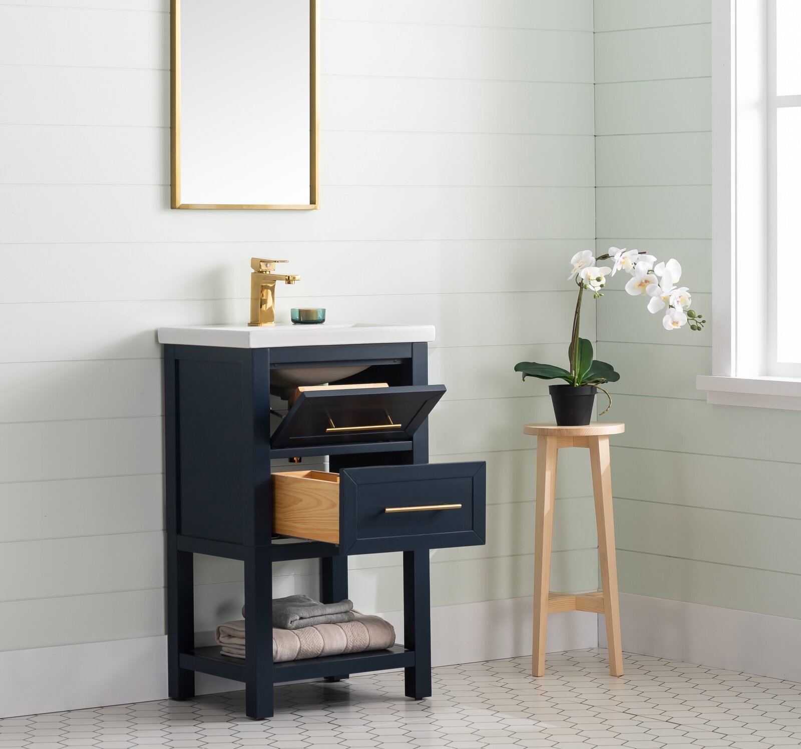 Coastal bathroom vanities with a nautical touch