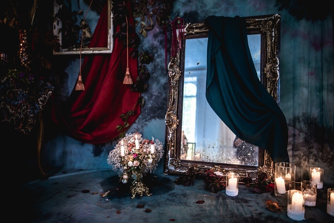 Dark decor