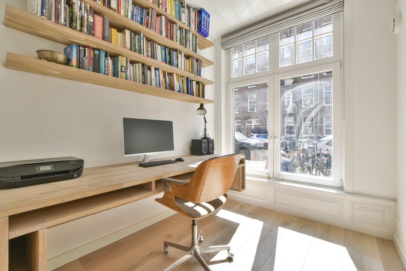 15 Amazing Floating Desks Ideas for Small Spaces
