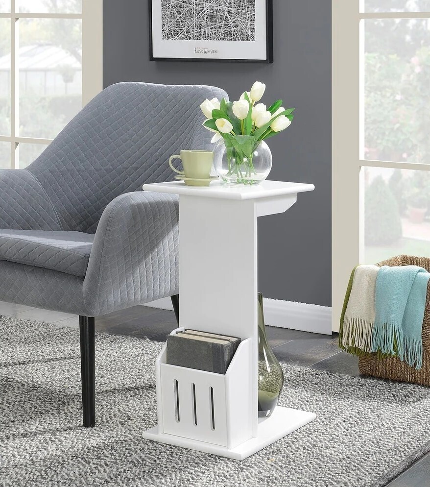 Traditional magazine rack table