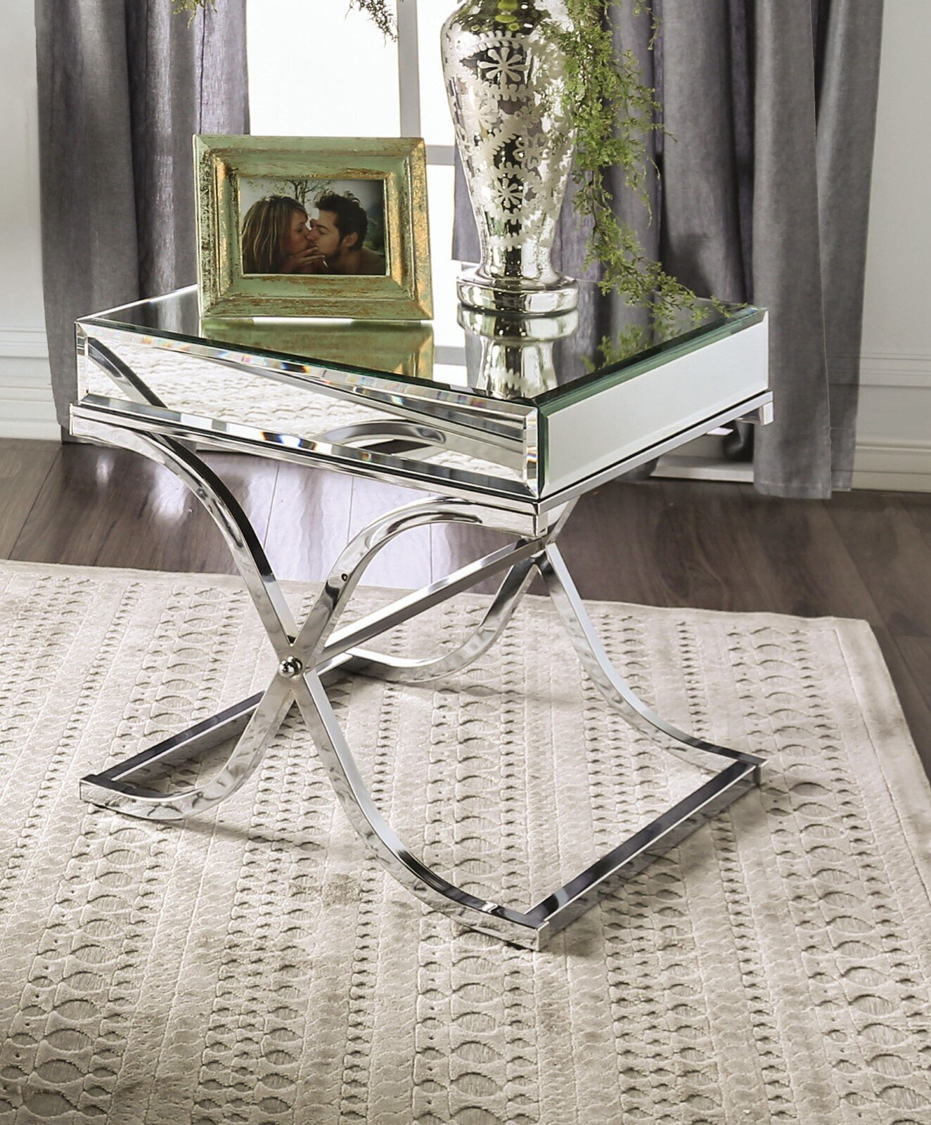 Cross Legged Compact Mirrored Square