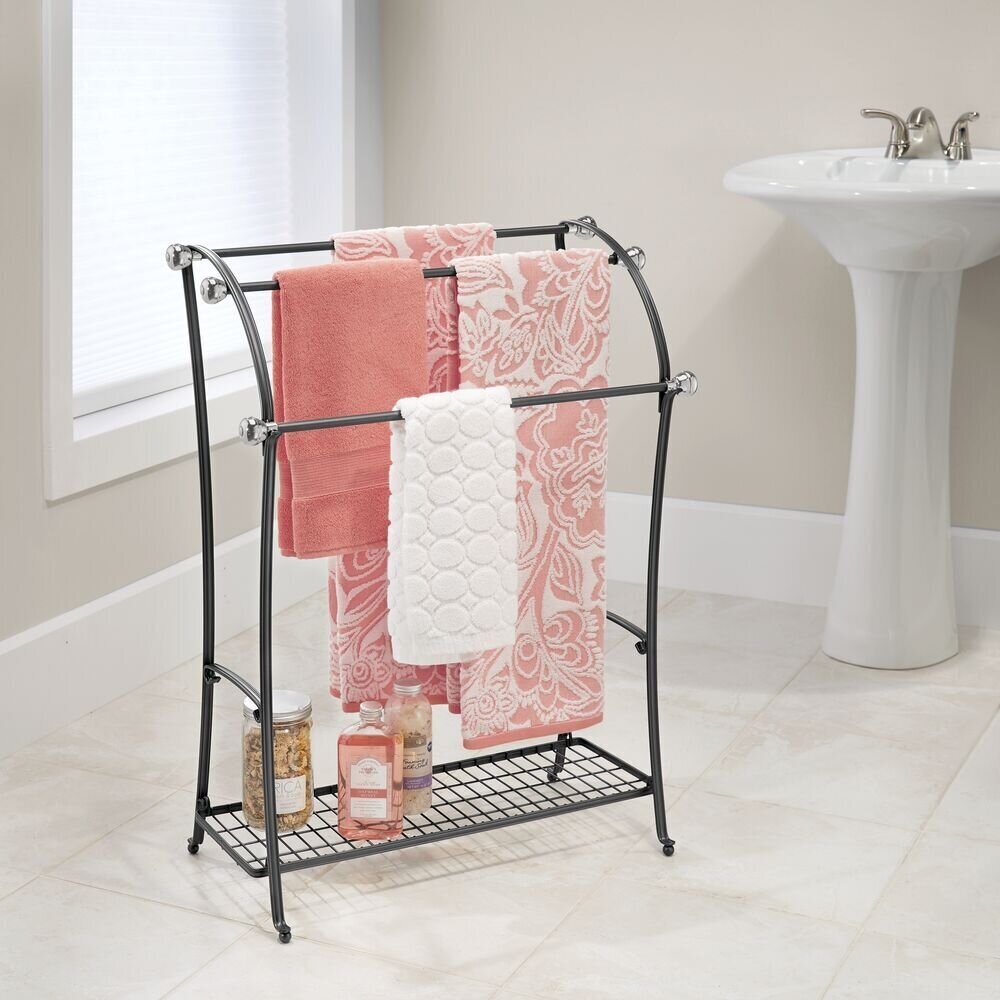 Curvy Vintage Freestanding Towel Rack 