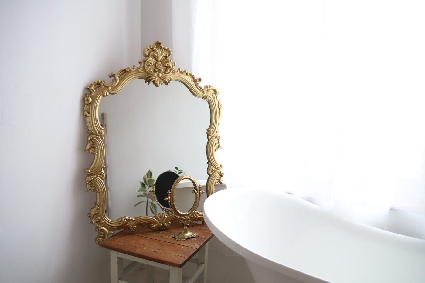 Gold mirror