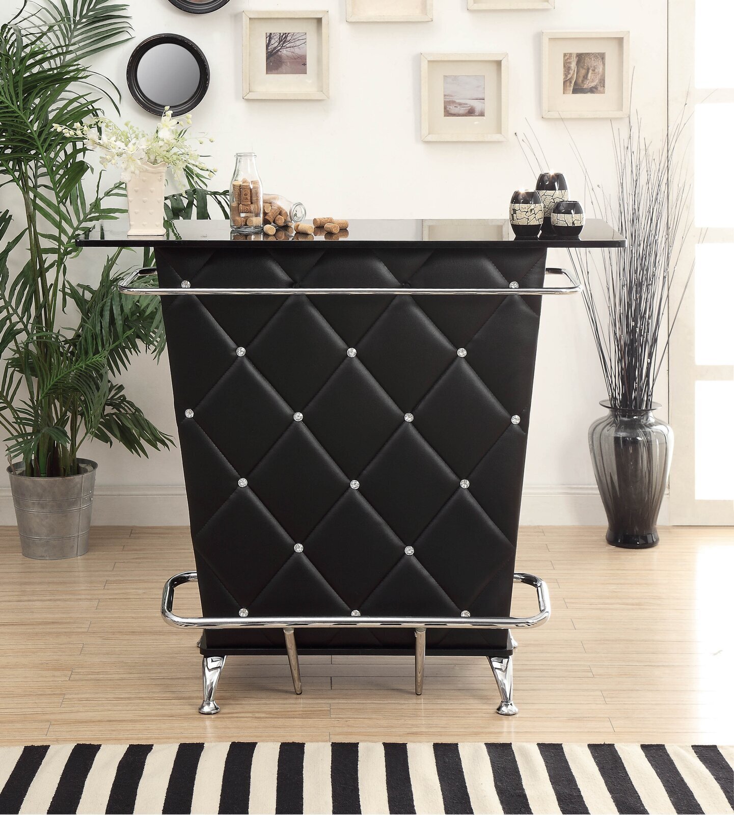 Hollywood Inspired Retro Bar