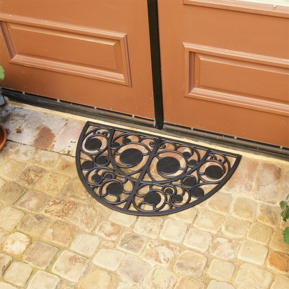 Rubber doormat in a semi circular design