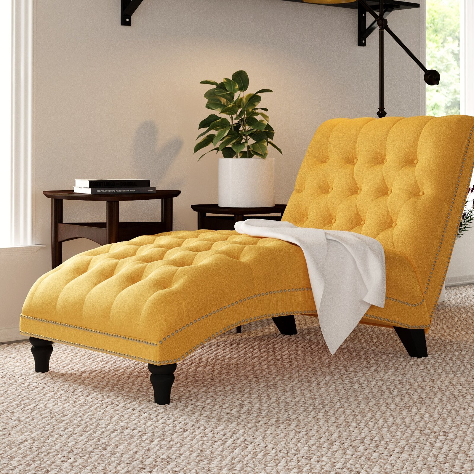 Sleek Victorian chaise without arms