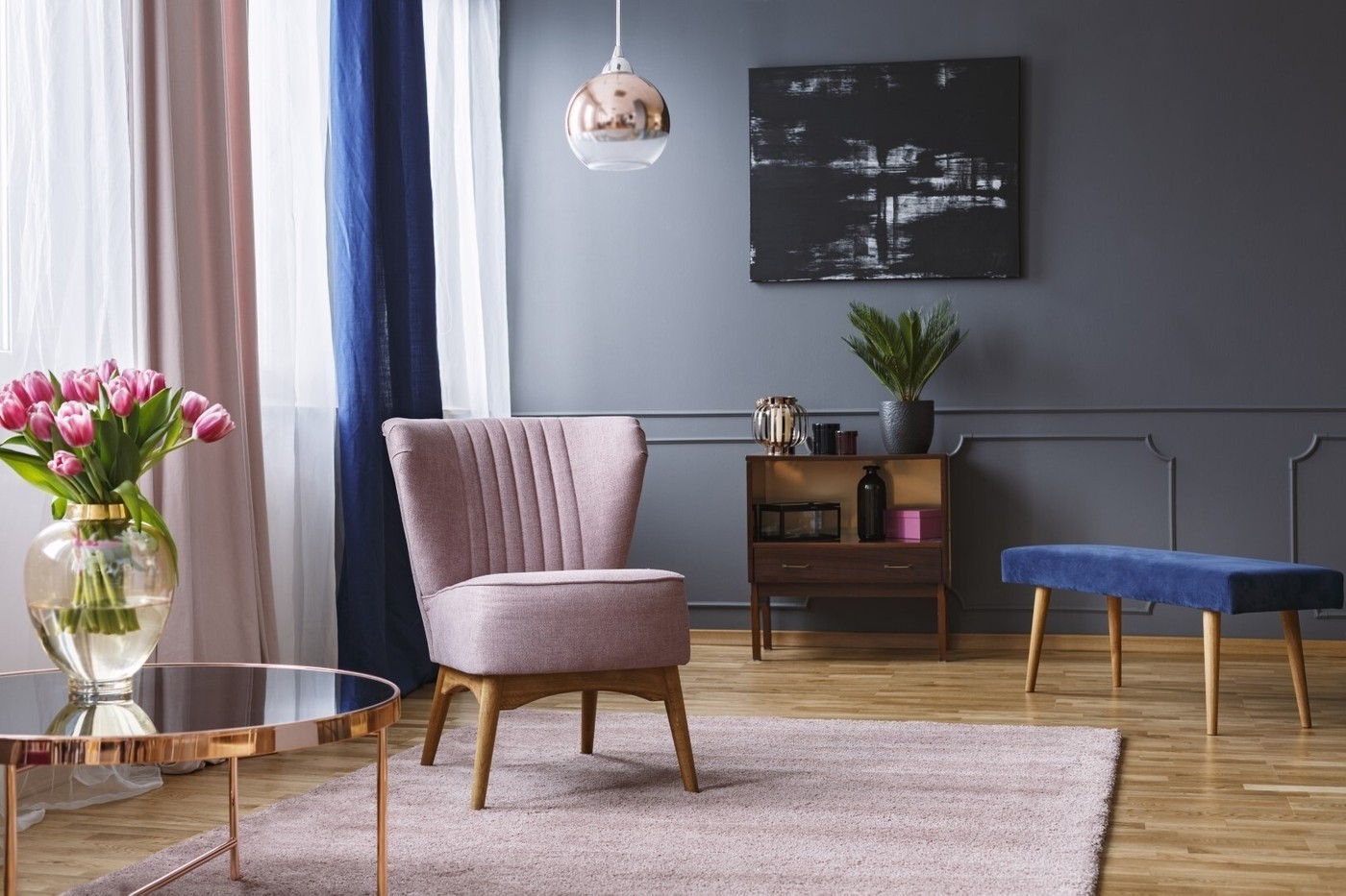 Spacious lounge