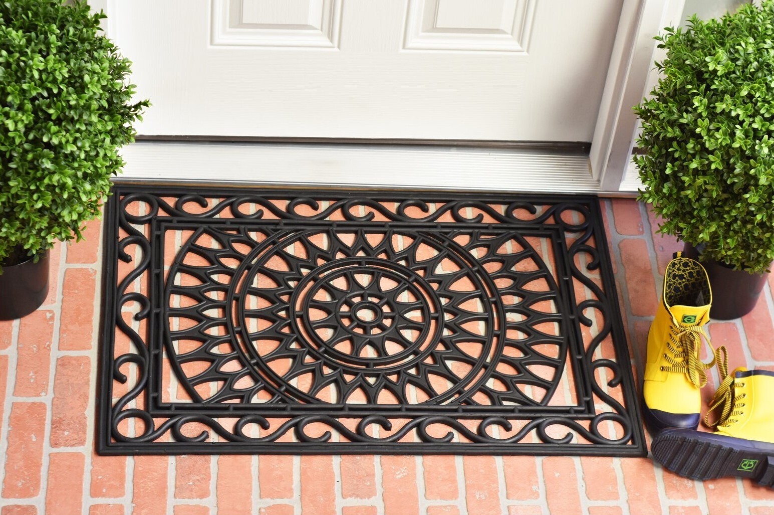 Sun motif door mat