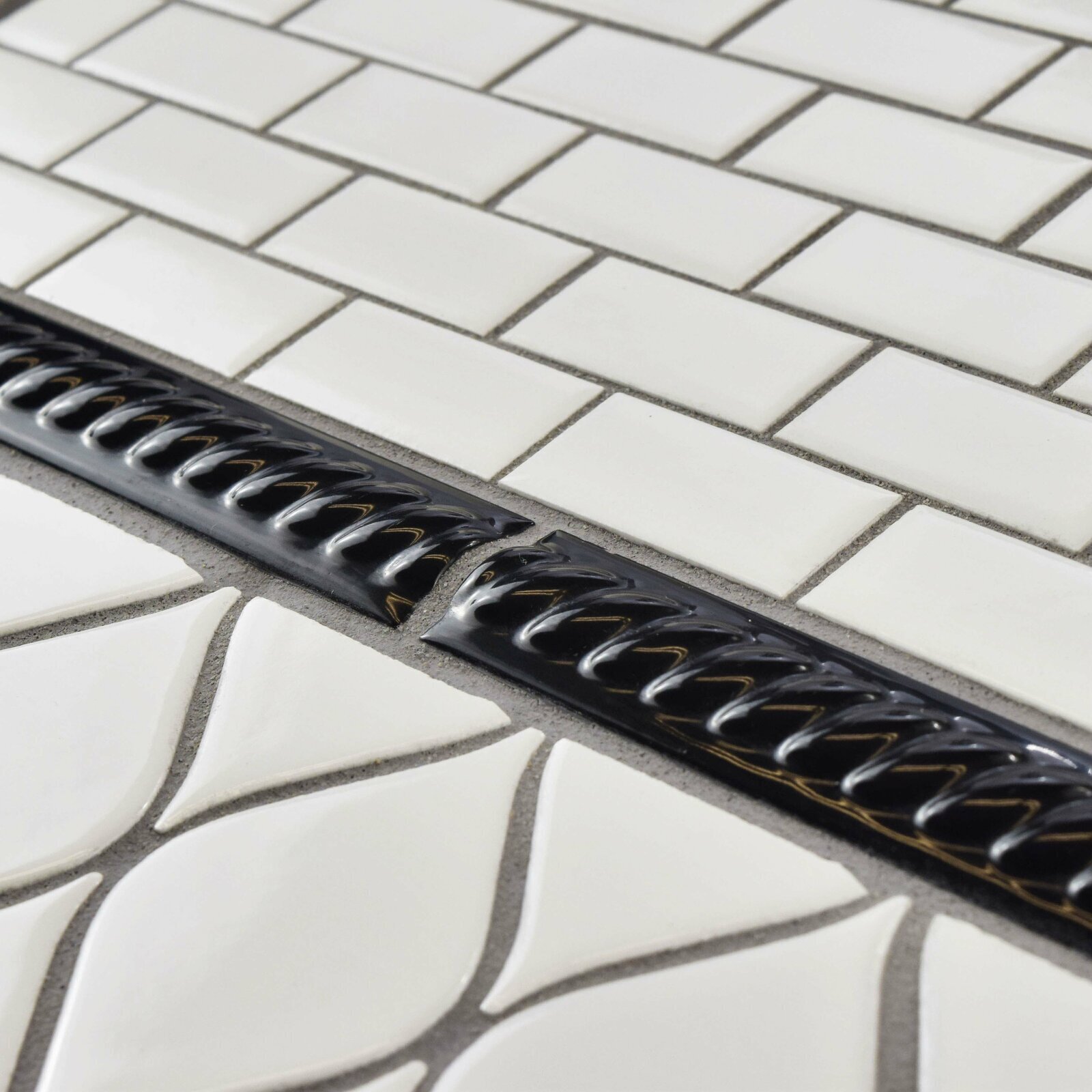 Treccia 7 9" x 1" Quarter Round Tile Trim in Nero (Set of 12)
