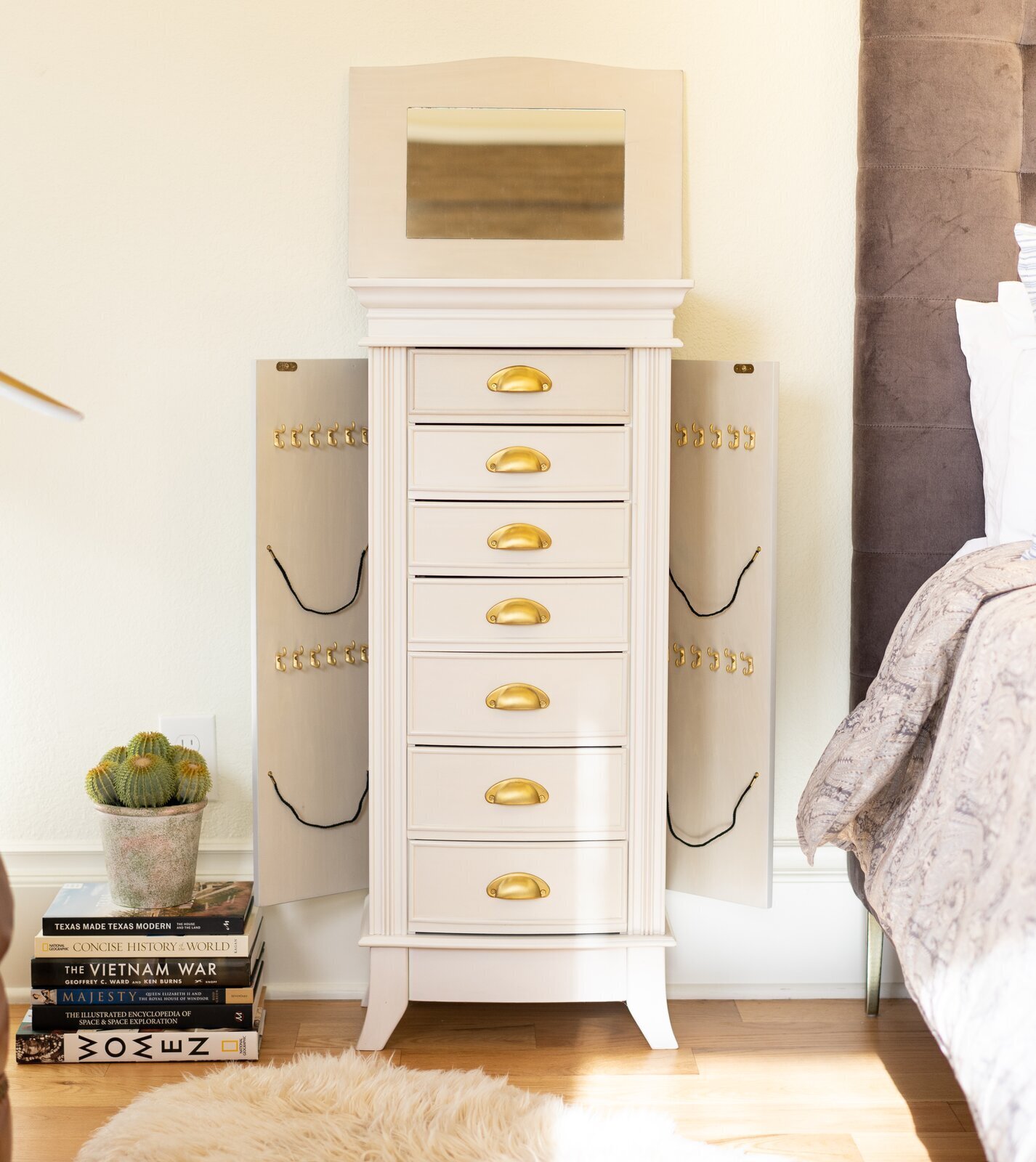 Vintage Inspired 7 Drawer Cream Storage Cabinet 