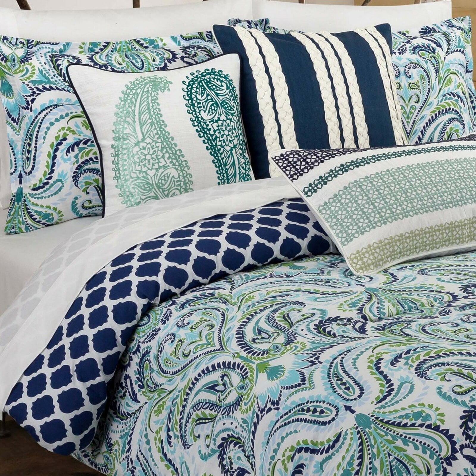 Exaggerated Blue Green Bedding Set