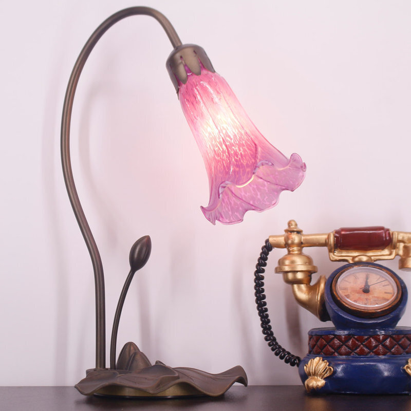 Accent tiffany water lily lamp 