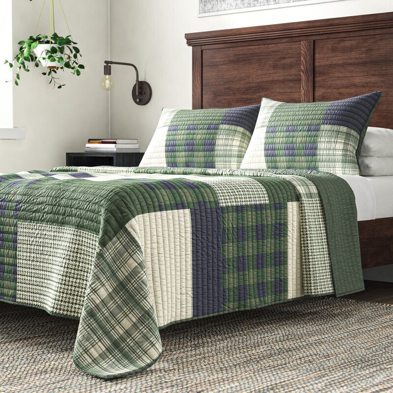 Cabin inspired patchwork quilt 