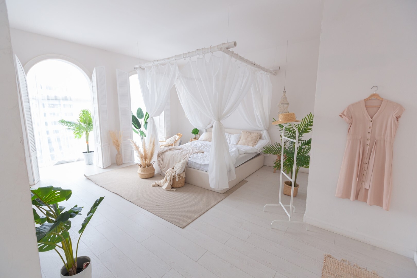 Canopy bed