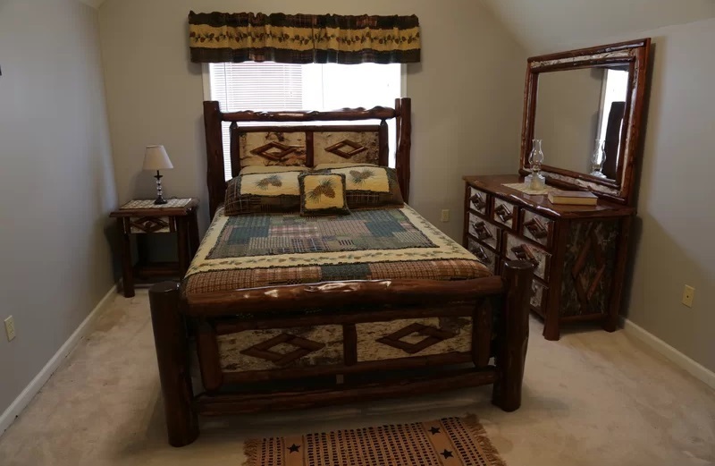 Chic Cherry Cedar Bedroom Set