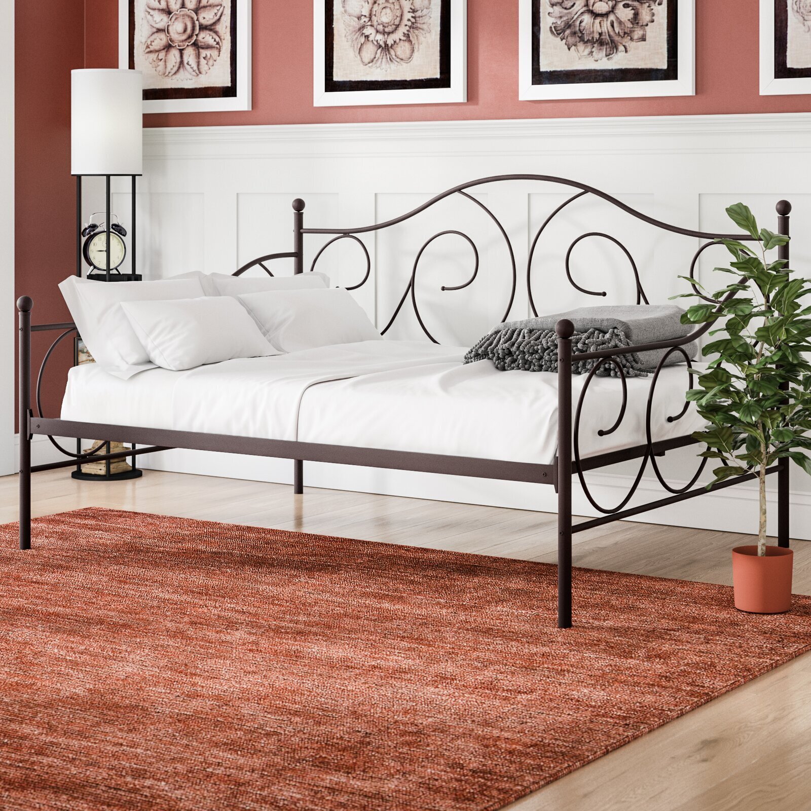 Chic Metal Daybed