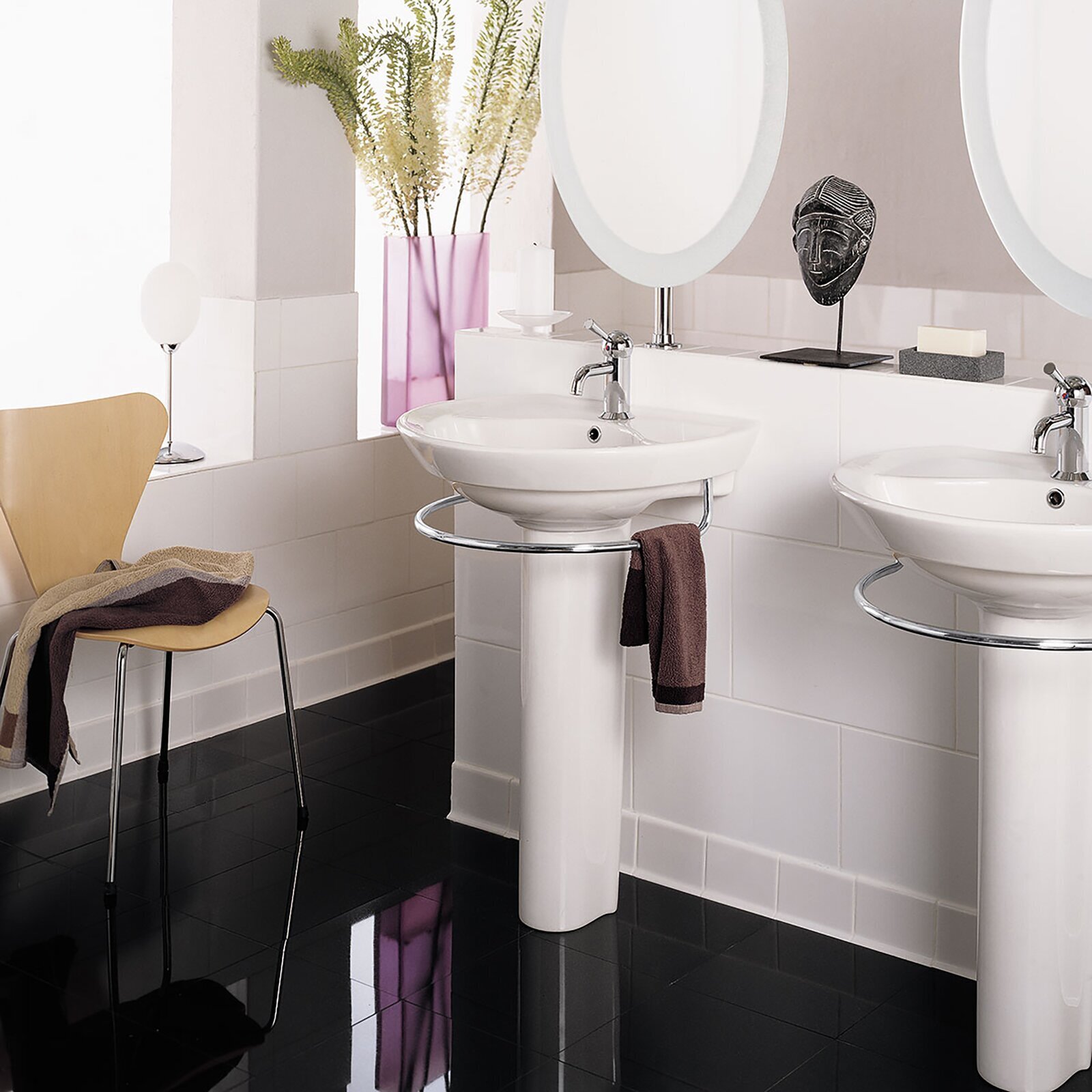 China Pedestal Sink With Towel Holder