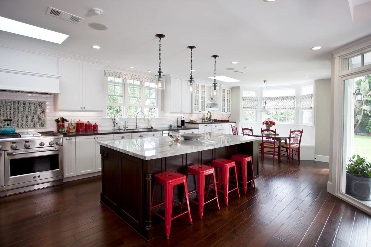 11 Ways to Style Your Home with Viva Magenta - The Pantone Color of 2023 